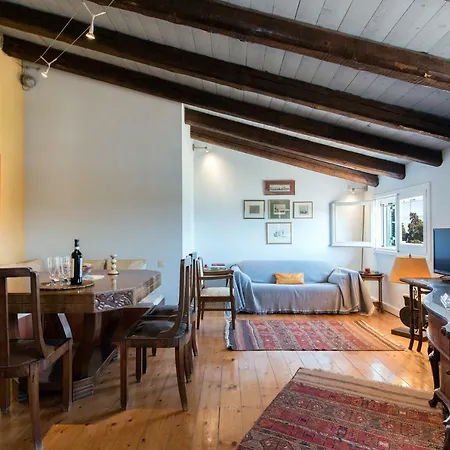 Napolien's Loft Apartment *